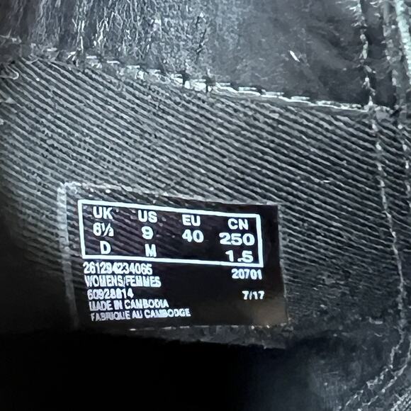 Clarks Classic Ankle Bootie Womens Sz 9M Black Leather Comfort Casual Block Heel - Picture 11 of 11